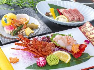 『雅』コース。伊勢海老がまるごと1匹とおおいた和牛陶板焼が付きます。
