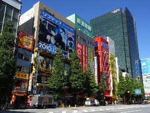 秋葉原電気街 写真提供：(公財)東京観光財団