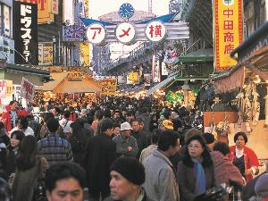 アメ横　写真提供：(公財)東京観光財団