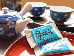 【客室】客室でゆったりと窓の外を見ながらお茶とお菓子をお召し上がりください