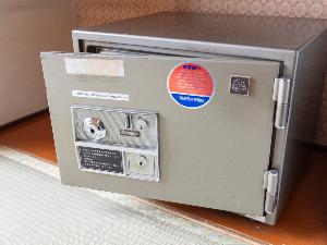 【客室】貴重品ボックスをご利用ください