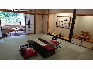 【ひぜんや数奇屋丸】貴賓室「銀閣」。高級感あふれるお部屋で贅沢な一時を