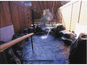 【吉祥の湯】貸切風呂一例。夜空を見上げながらゆったりと