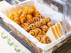 焼き立てパン（朝食バイキング・イメージ）