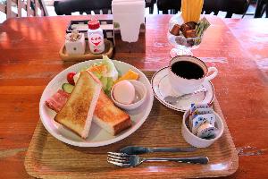 モーニングセット　お飲み物はコーヒー、紅茶、オレンジジュース等からお選びいただけます