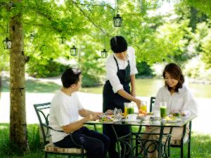 心地よい風を感じながら「テラス席」でのご朝食