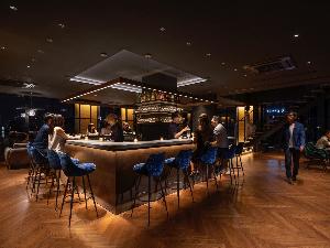 THE LIVELY BAR（14階）