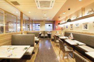 ご朝食は館内2階「Cafeレストラン『ガスト』」で！