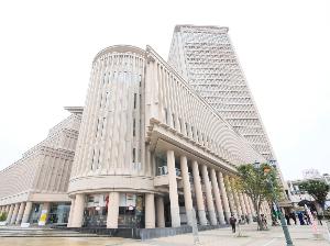 霞城セントラル徒歩1分