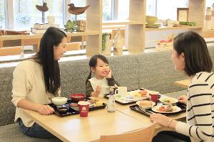 朝食ラウンジ