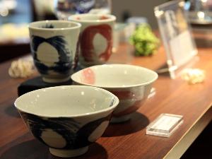 【shops N】お食事の際に実際に使用している器を販売しております。使い心地が気に入ったら売店へお越しください。
