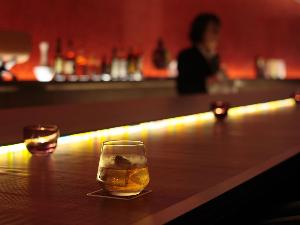 【BAR long good-bye】夜を華やかに彩るバーの灯り。旅の1ページに刻みたい、オーセンティックなバーラウンジへ.