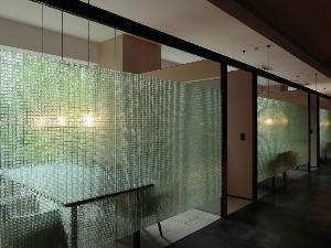 【食事処CHIKURIN】食事会場はプライベートを配し全て半個室の会場です。
