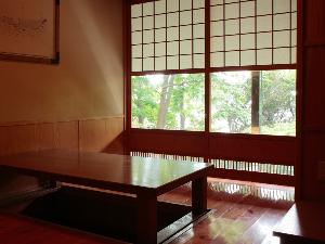【食事処KITAMAE】掘りごたつ席の純和風の食事会場もございます。