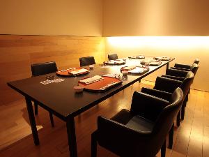 【食事処SHIOSAI】コチラの会場では8名様でもご用意できる広めの個室席がございます。