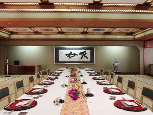 【飛天の間】14名以上の大人数の会食は開放感のある和会場でご用意致します。