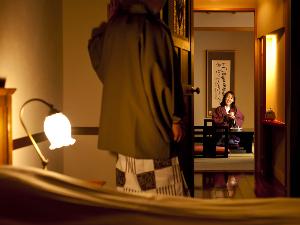 【WAMODERN和洋室一例】レトロなランプやステンドグラスが懐かしさを演出します。