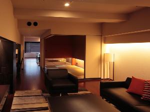 【SUITE一例】和洋室の和室部分。お布団でお休みの場合は2名まで対応可能です！