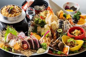 〔訳あり〕【カツオのタタキ付★組皿鉢コース】本場で味わう！海の幸・山の幸を盛り込んだ郷土皿鉢プラン