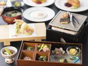 ＜朝食＞地産地消の朝食御膳　ご朝食の営業時間６：３０～９：３０です。