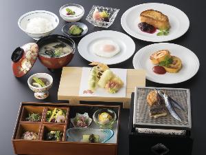 ＜朝食＞地産地消の朝食御膳　１階レストラン　シーサイドダイニング「宮島八景」にて提供。