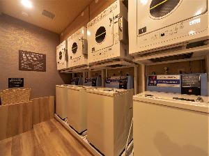 ランドリー：洗濯機は無料、乾燥機は20分100円