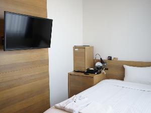 【シングルルーム】約11平米のコンパクトにデザインされた客室＜全室禁煙＞