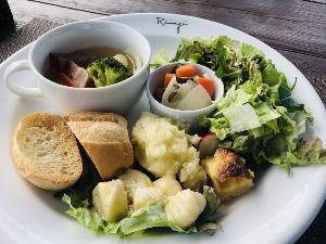 ◆「ターブル・ドゥ・リバージュ」船上にて、朝食クルーズ（イメージ）