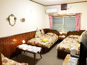 【禁煙】ツイン(バス・トイレ共用)の一例■１〜３名様利用/主にお一人様からカップル・ご夫婦・母娘・お友達同士でのご利用等に。