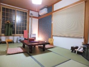 喫煙和室竹の間の写真です。