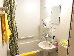バス・トイレ付(ユニットタイプ)のお風呂です。<BR>シャンプー・コンディショナー・ボディーソープ・ハンドソープを備え付けております。<BR>洗浄機能付トイレ完備。