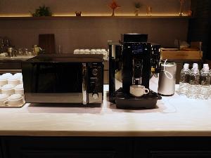 電子レンジとコーヒーマシンとお水ご自由にお使いください！