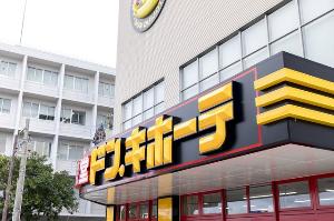 ホテルの1階～2階はにはドンキホーテが♪