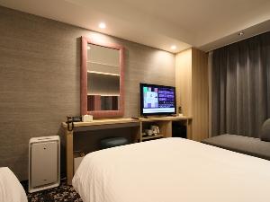 【ツイン】大きめの鏡をご用意しております。