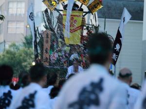 【博多祇園山笠】当ホテルのコンセプトにもなっている、福岡三大祭りの一つ「山笠」。毎年15日早朝に開催される「追い山」は必見の価値ありです！（写真提供：福岡市）
