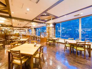 【レストラン】ゆっくり食事が楽しめるバイキング会場