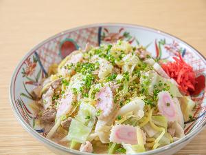 【焼きラーメン】博多の屋台文化を代表するメニュー「焼きラーメン」もご提供しております。