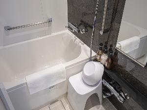 【バス】畳ツインルームのお風呂です。トイレは個別となっております。