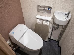 【トイレ】ツインタイプのお部屋では、個別でバトイレをご用意しております。