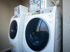 【コインランドリー】3階にコインランドリーを設置しております。2台ございます。