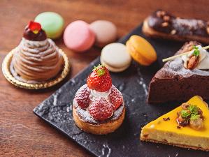 ＜ホテルメイドスイーツ＠グルメバー＞地元でも人気なパティシエ特製スイーツ！至福のひと時を！