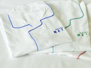 【備品】大きいガウン・大きいサイズのナイトガウンもございます。フロントまでお申し付けください。