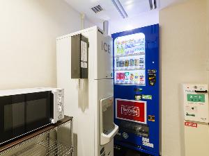 【サービス】自動販売機 3階に自動販売機コーナーがございます。アルコールもご用意しております。