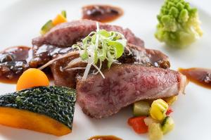 【黒毛和牛ステーキ】上質で柔らかい黒毛和牛肉をねぎ味噌ソースで。味わうほどに旨み広がる絶品ステーキ。