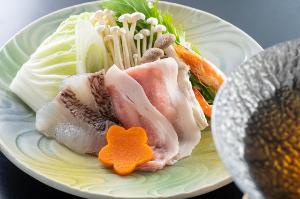 【アゴ出汁鍋】土佐鯛と四万十鶏ポークの旨味がアゴ出汁にぎゅっと凝縮！冬にぴったり、あったか味覚鍋。