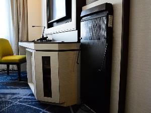【備品】ズボンプレッサー 全室にズボンプレッサーを備え付けております。