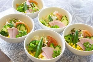 朝食：お小皿ビュッフェサラダ