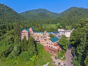 【四季折々の景色がお迎えします】