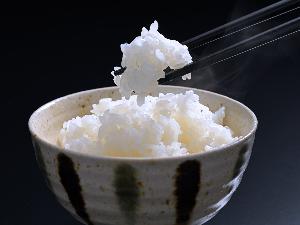 【こだわりの食材　熱塩加納産コシヒカリ】当館自慢の美味しいお米を、毎朝炊き立てでお召し上がりいただきます。