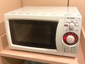 ≪電子レンジ≫5階と7階のランドリー・製氷機コーナーに併設しております。 ホテル近くのコンビニエンスストア等でのご購入品の温めにご活用ください。